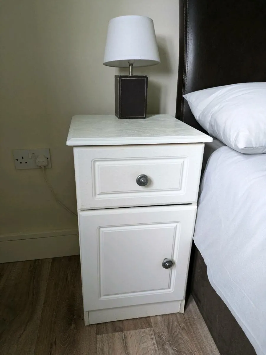 2 white bedside lockers - Image 1