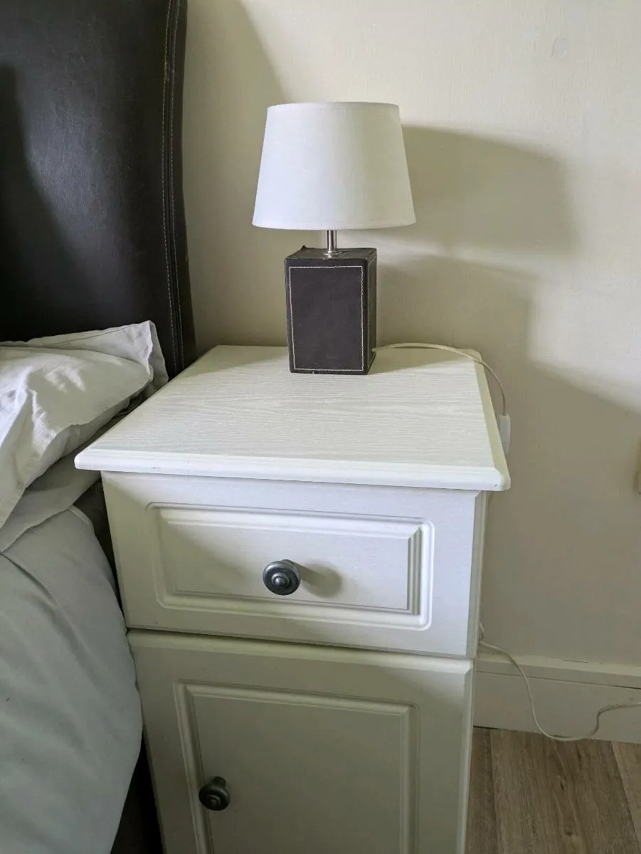 2 white bedside lockers - Image 2