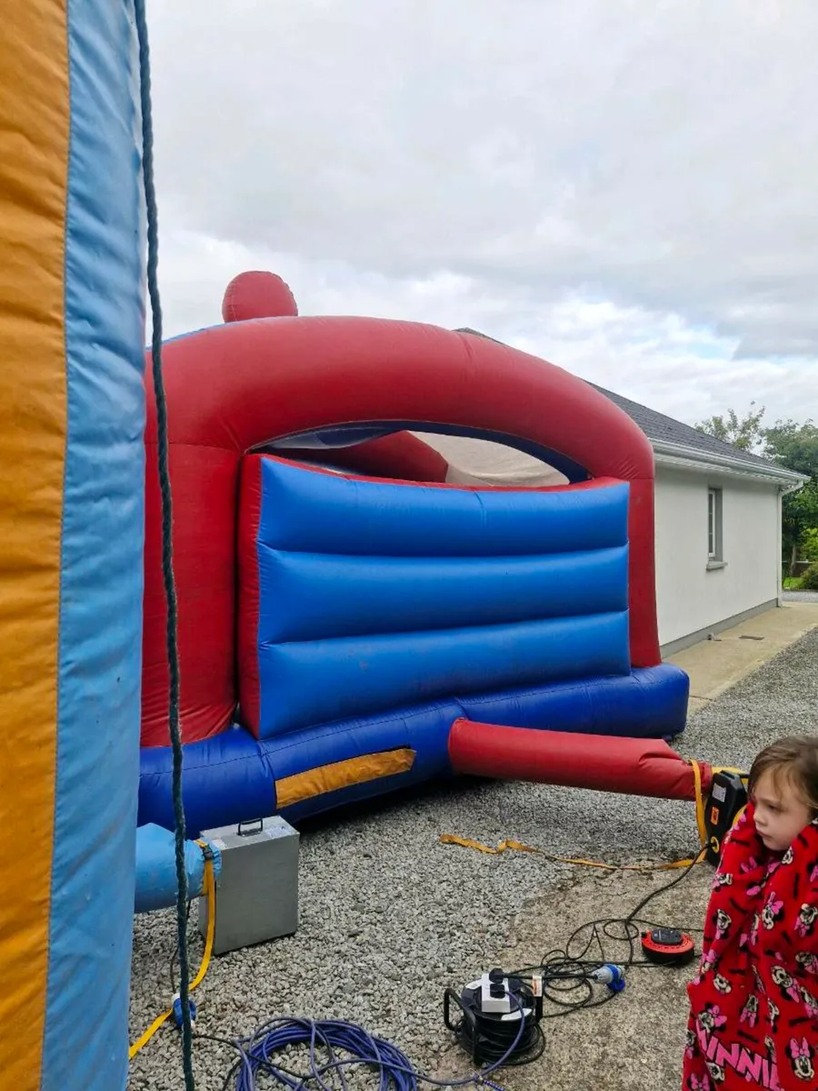Bouncing castel - Image 3