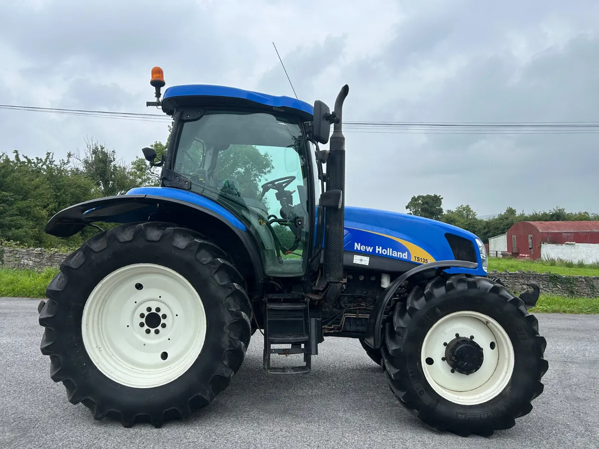 2004 New Holland TS135A - Image 2