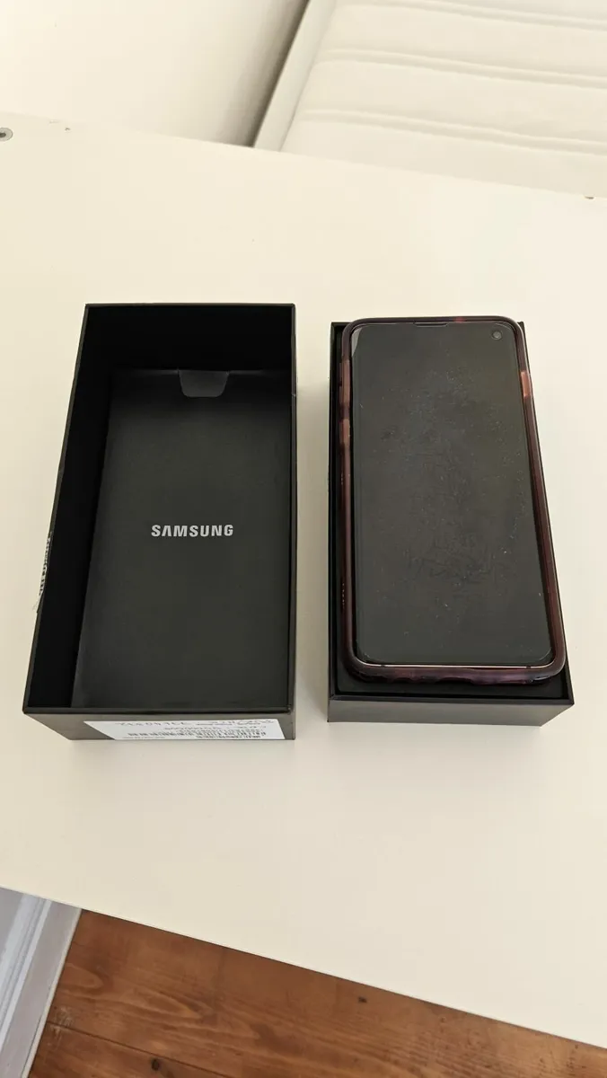 SAMSUNG GALAXY S 10 Phone - Image 3