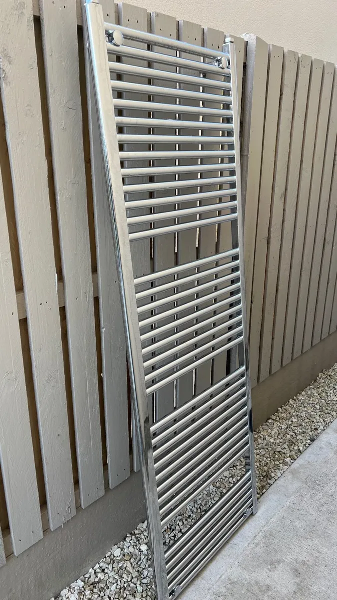 For quick sale!  wall sinks , toilet, radiator - Image 1