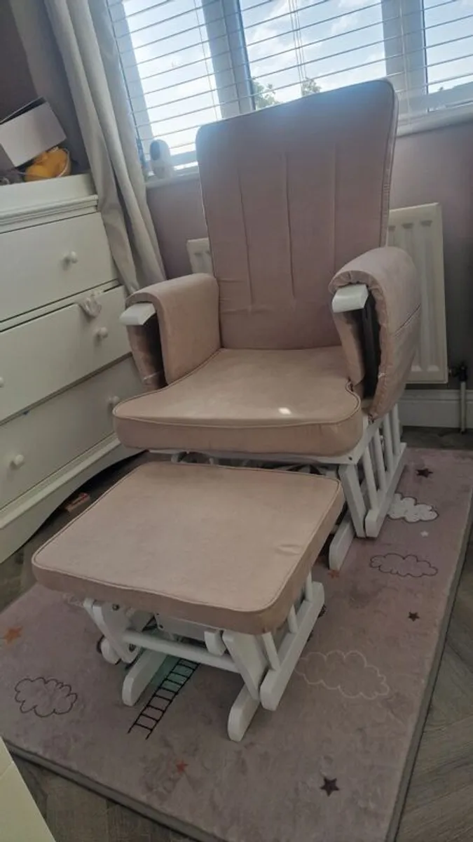 Nursery rocking chair - Image 2