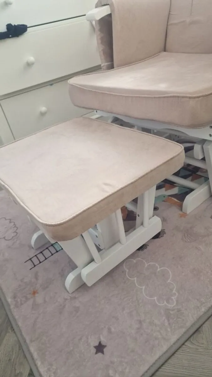 Nursery rocking chair - Image 4