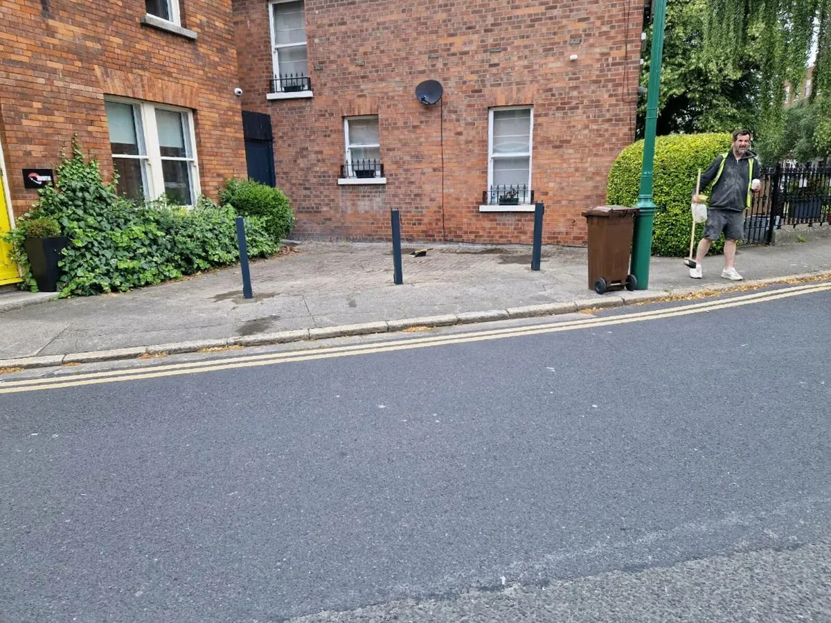 Anti theft rambars supplied installed Fully telesc - Image 1