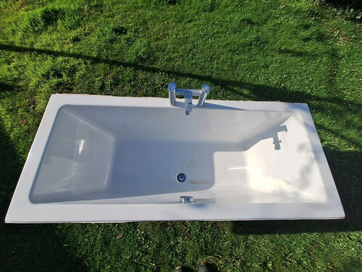 Built in bath - Image 1