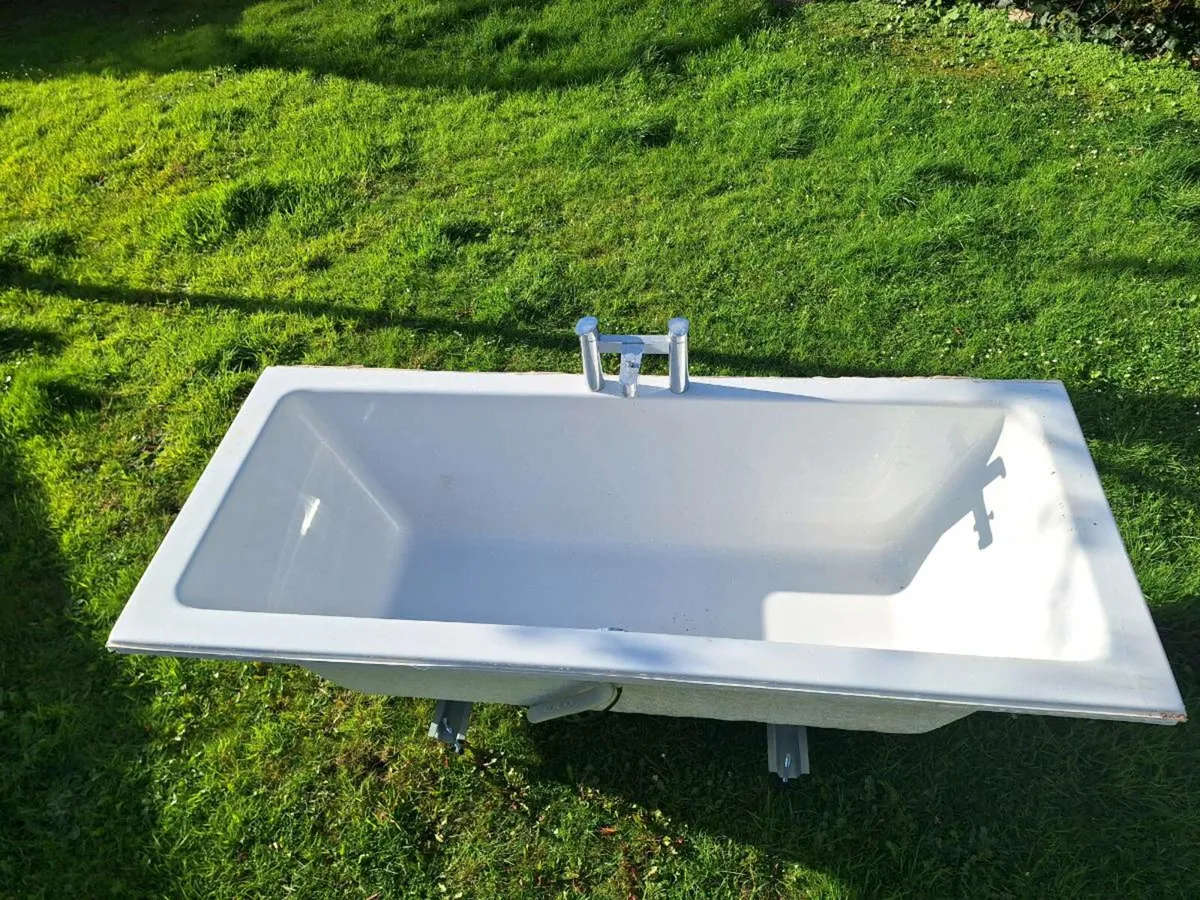 Built in bath - Image 2
