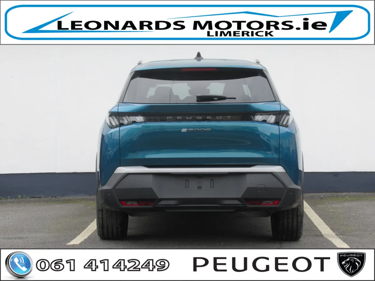 252 Peugeot 5008 BEV 73kwh 210hp Allure *DEMO* - Image 4