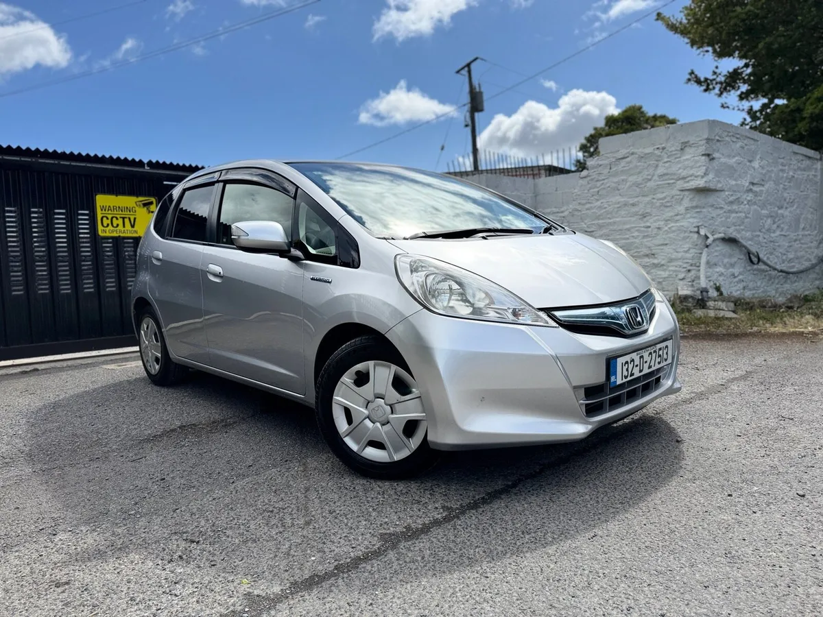 2013 HONDA FIT. 70KMs ONLY. NEW NCT. AUTO 1.3L HYB - Image 1