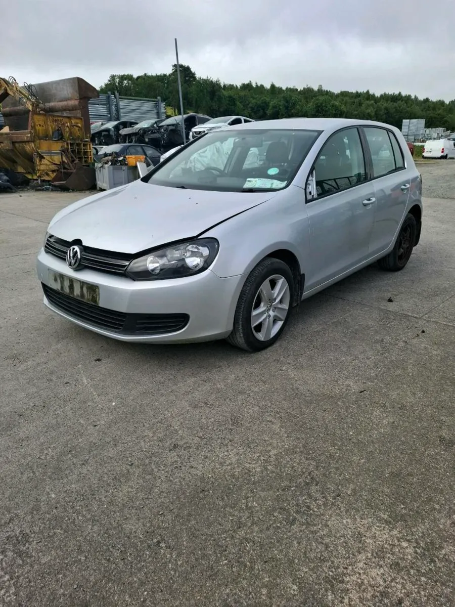 VW Golf 2011 1.6Tdi **FOR PARTS ** - Image 2