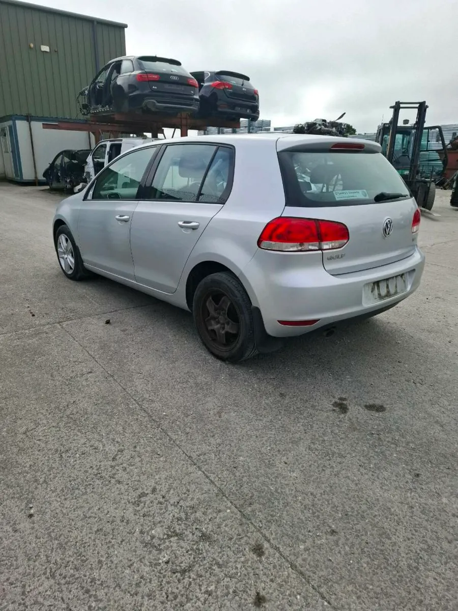 VW Golf 2011 1.6Tdi **FOR PARTS ** - Image 3