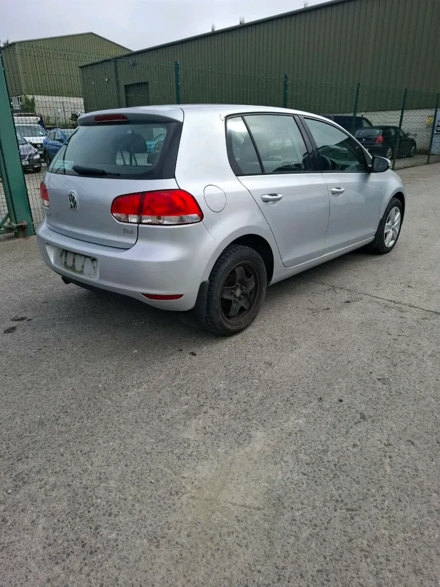 VW Golf 2011 1.6Tdi **FOR PARTS ** - Image 4