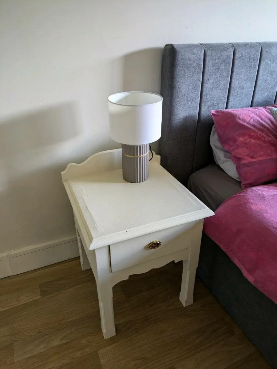 2 white bedside cabinets - Image 2