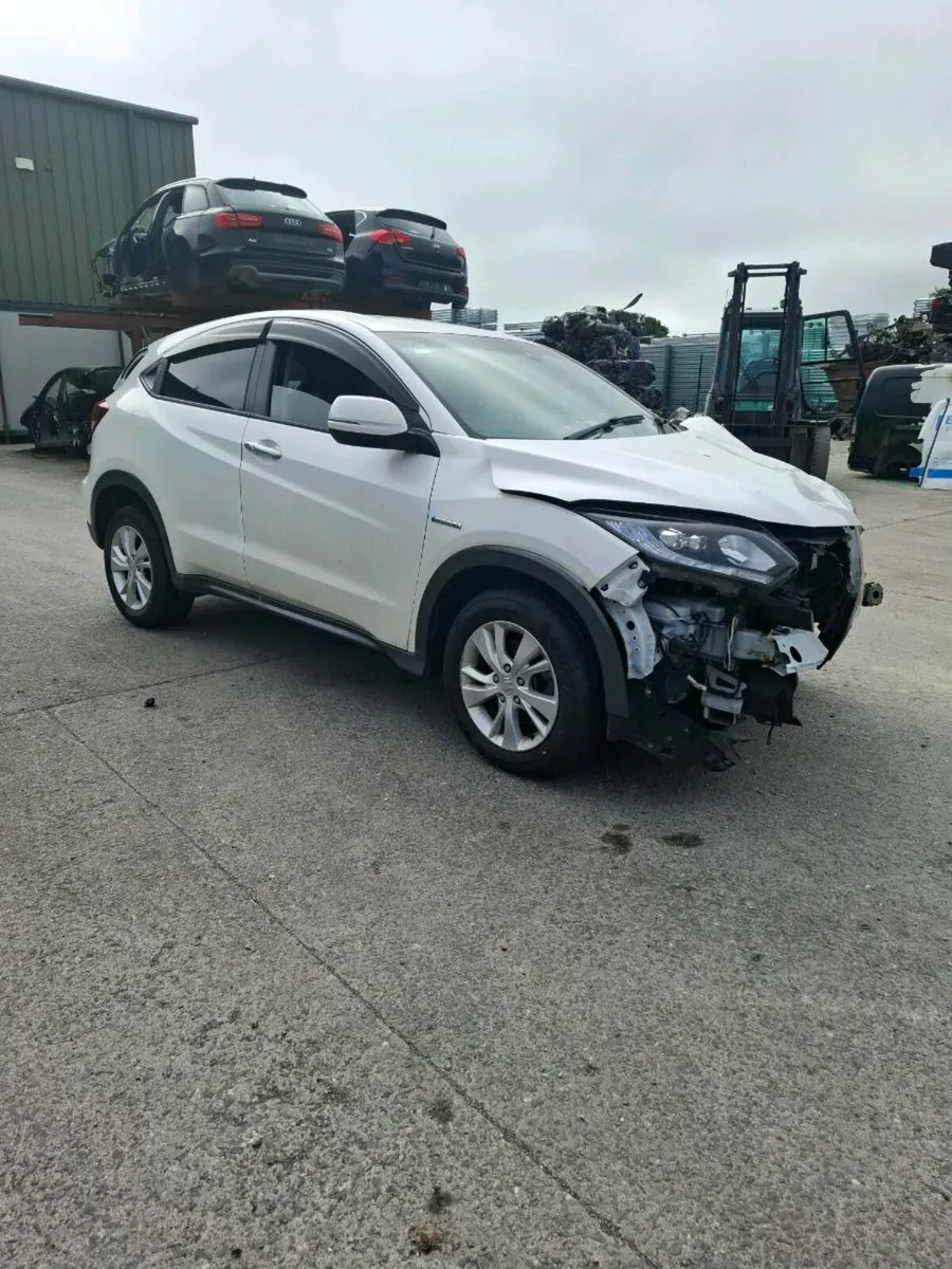 Honda vezel 2017 **FOR PARTS** - Image 2