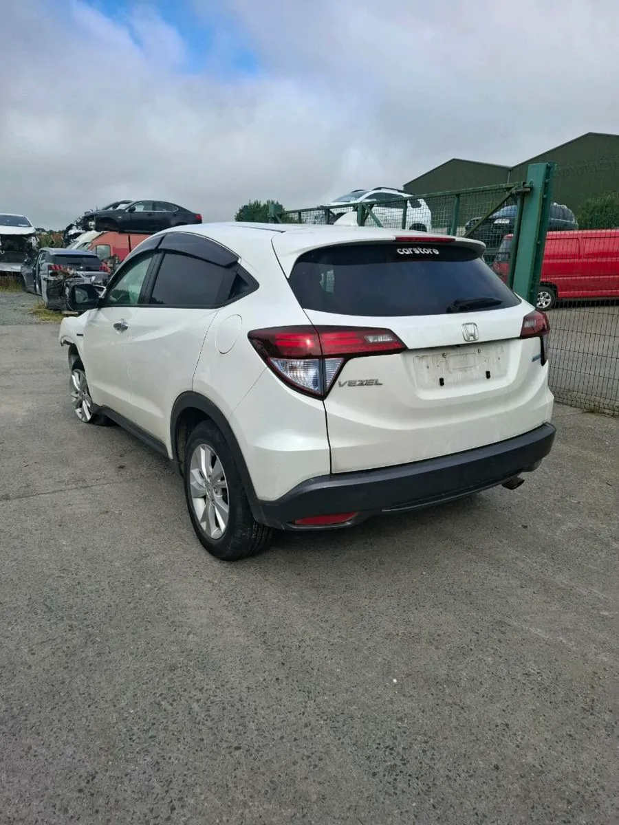 Honda vezel 2017 **FOR PARTS** - Image 4