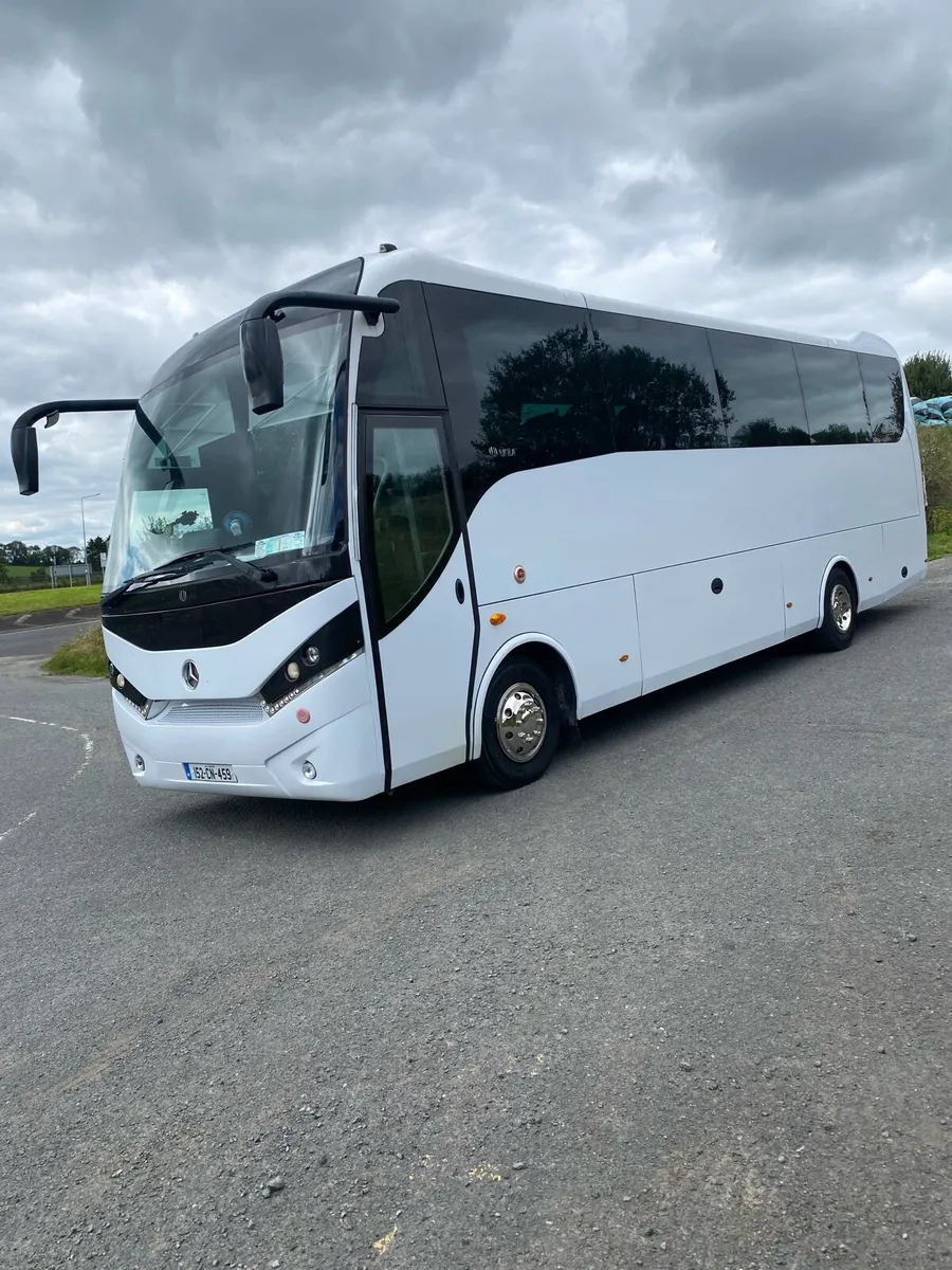 Mercedes Unvi Coach - Image 1