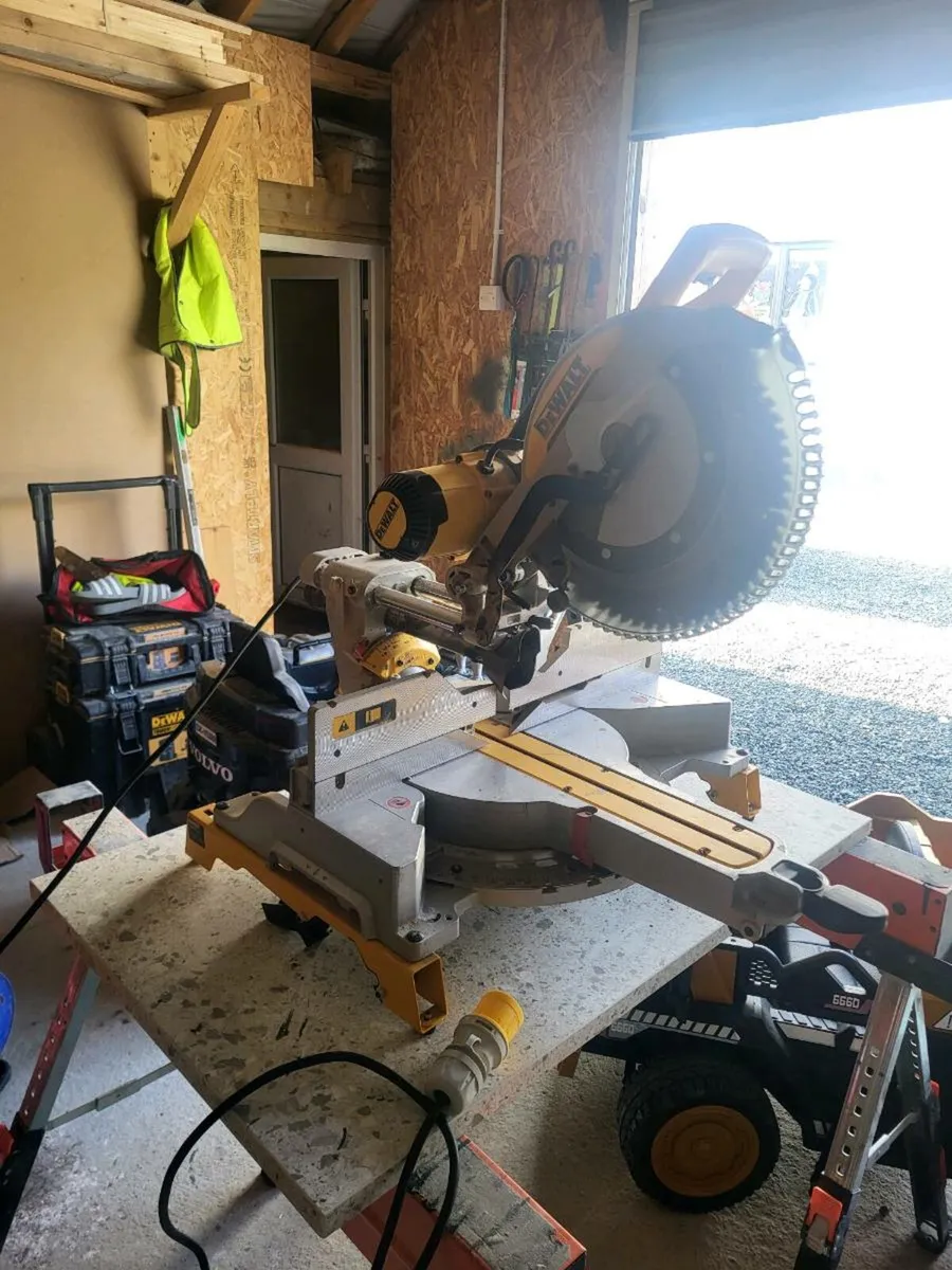 Dewalt mitre saw - Image 2