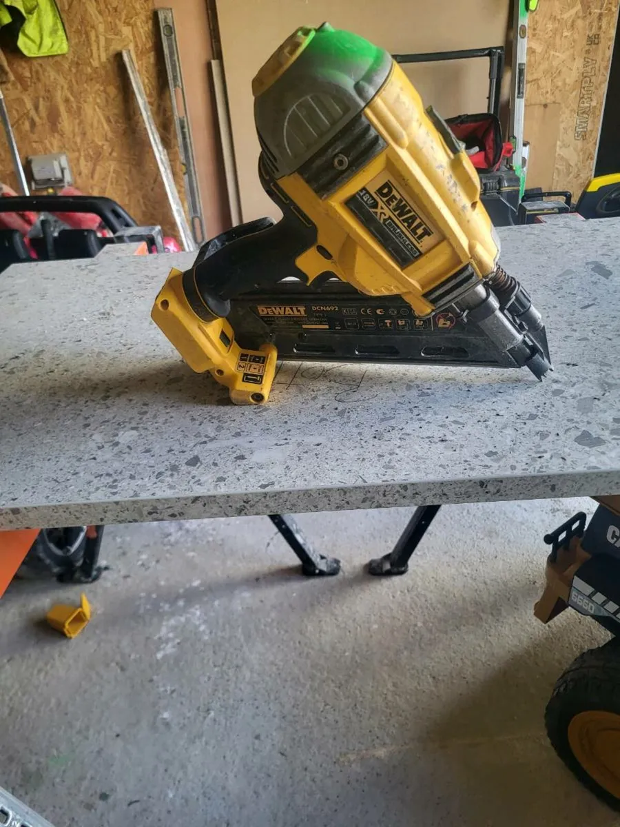 Dewalt nail gun - Image 2