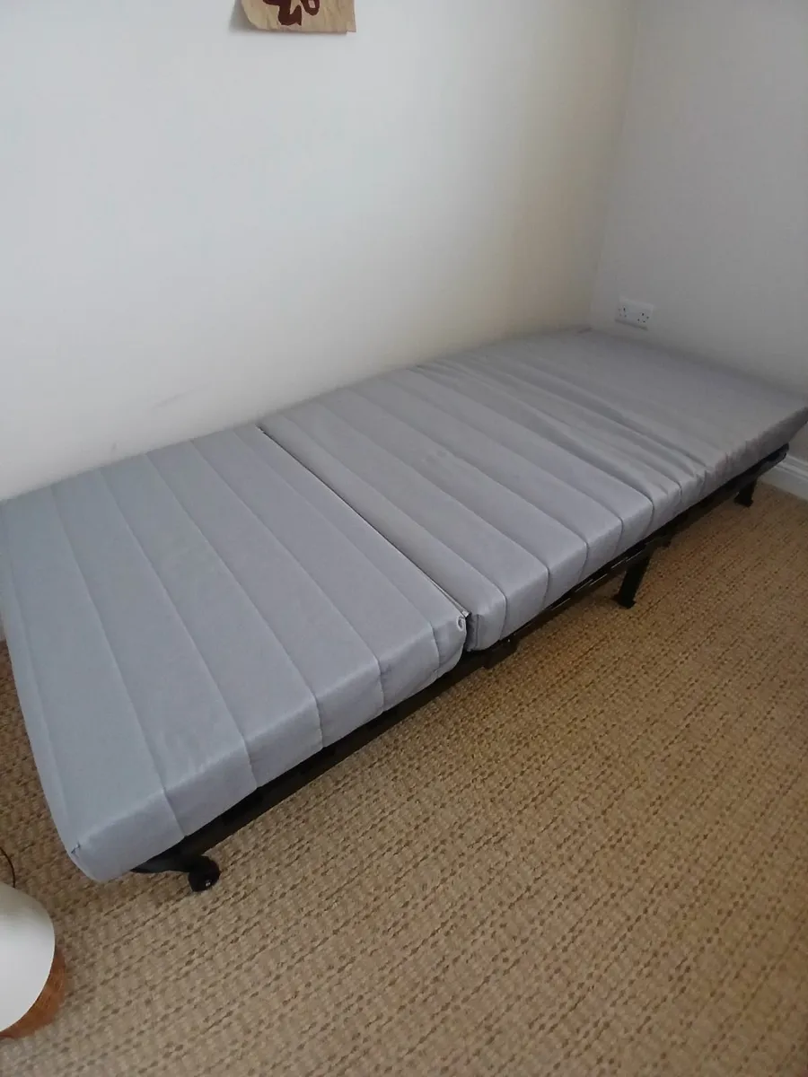 Fold-up bed - Image 1