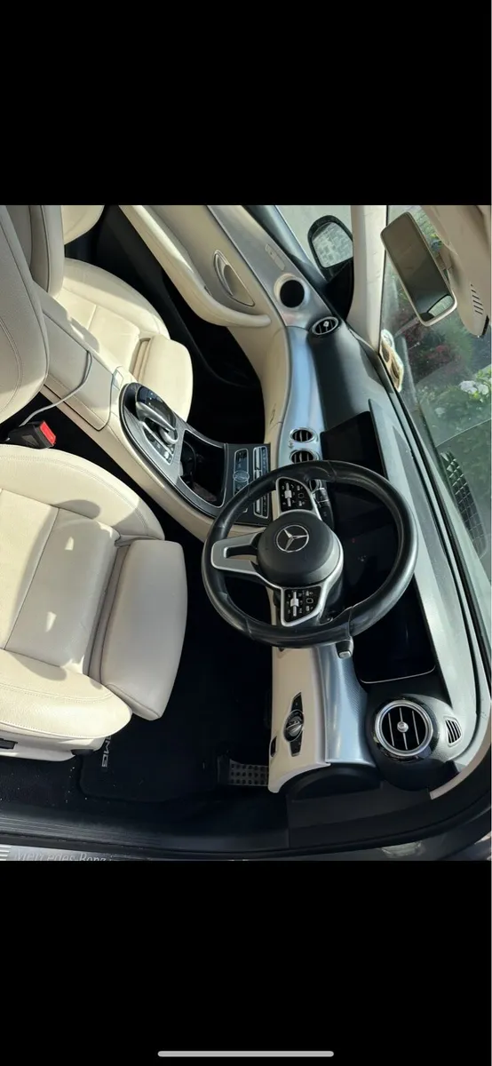 Mercedes E220 - Image 2
