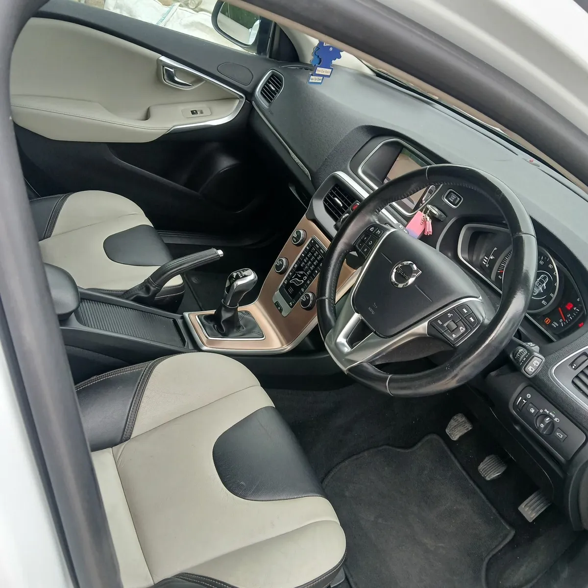 Volvo V40 2018 - Image 2