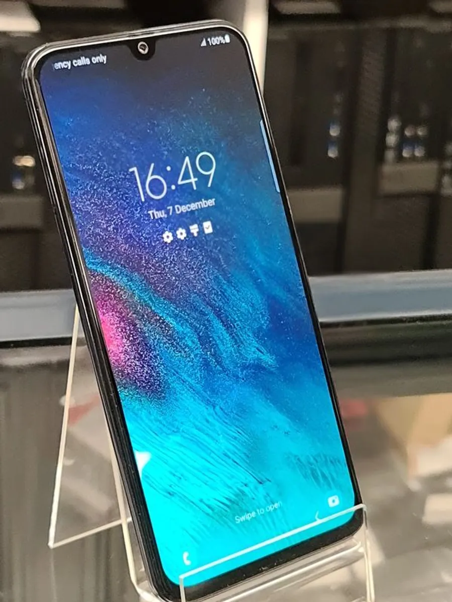 Samsung Galaxy A40 64GB Dual SIM Black Network unlocked Android Smartphone - Image 1