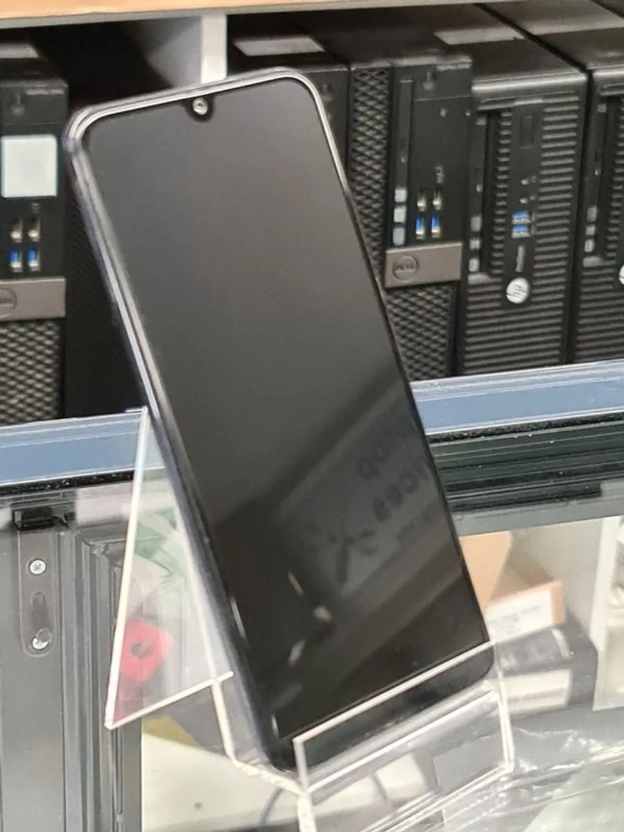 Samsung Galaxy A40 64GB Dual SIM Black Network unlocked Android Smartphone - Image 2