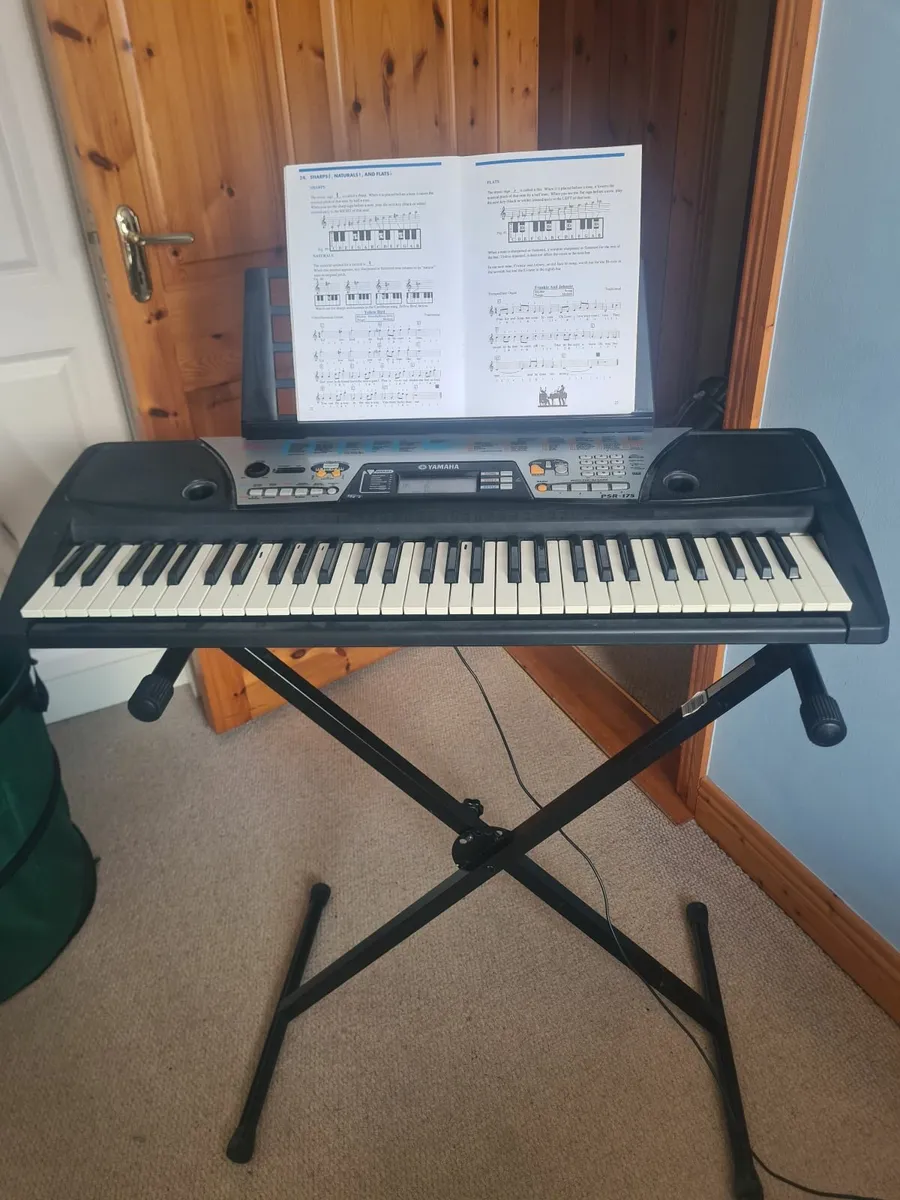 YAMAHA KEYBOARD