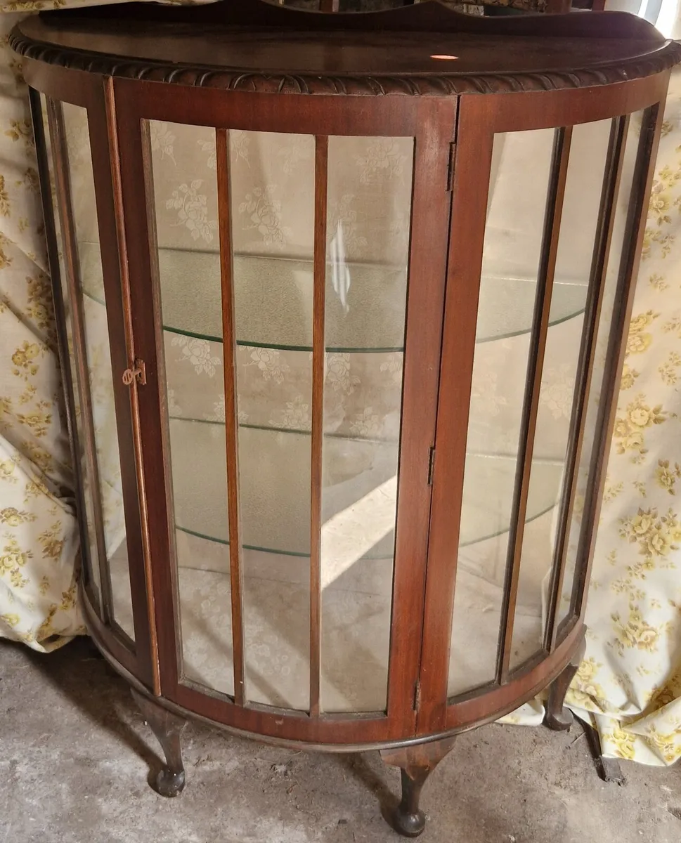 Vintage China cabinet - Image 1