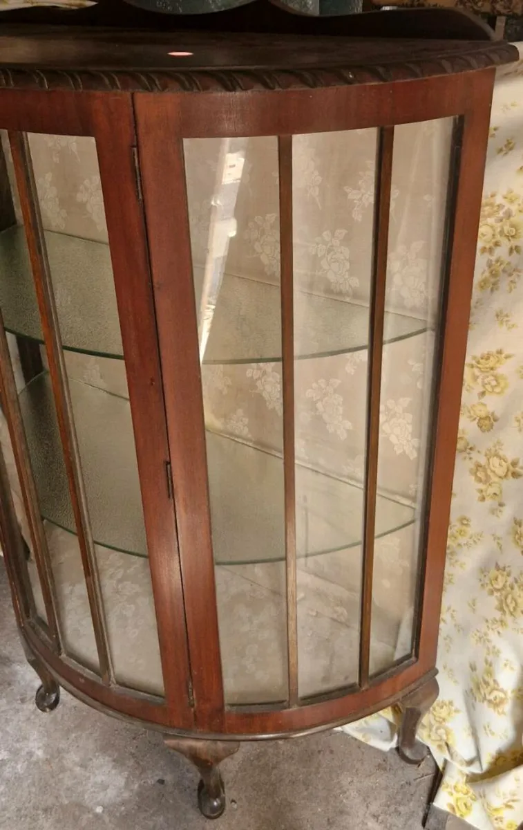 Vintage China cabinet - Image 2