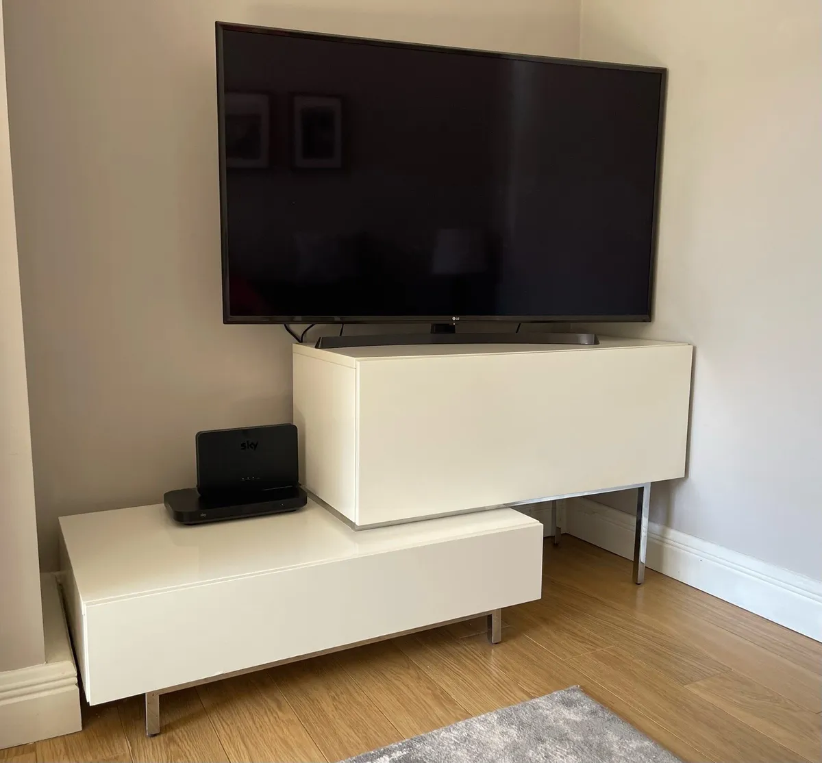TV Unit - Image 1