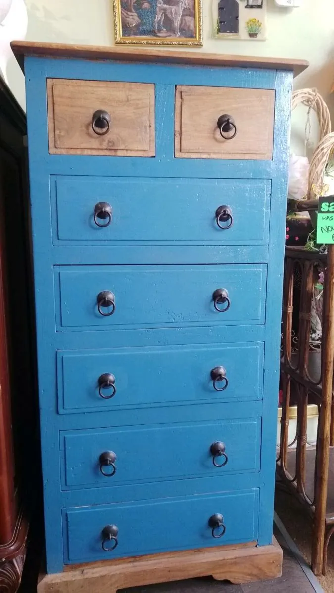 Solid wooden chest of drawers - Image 1