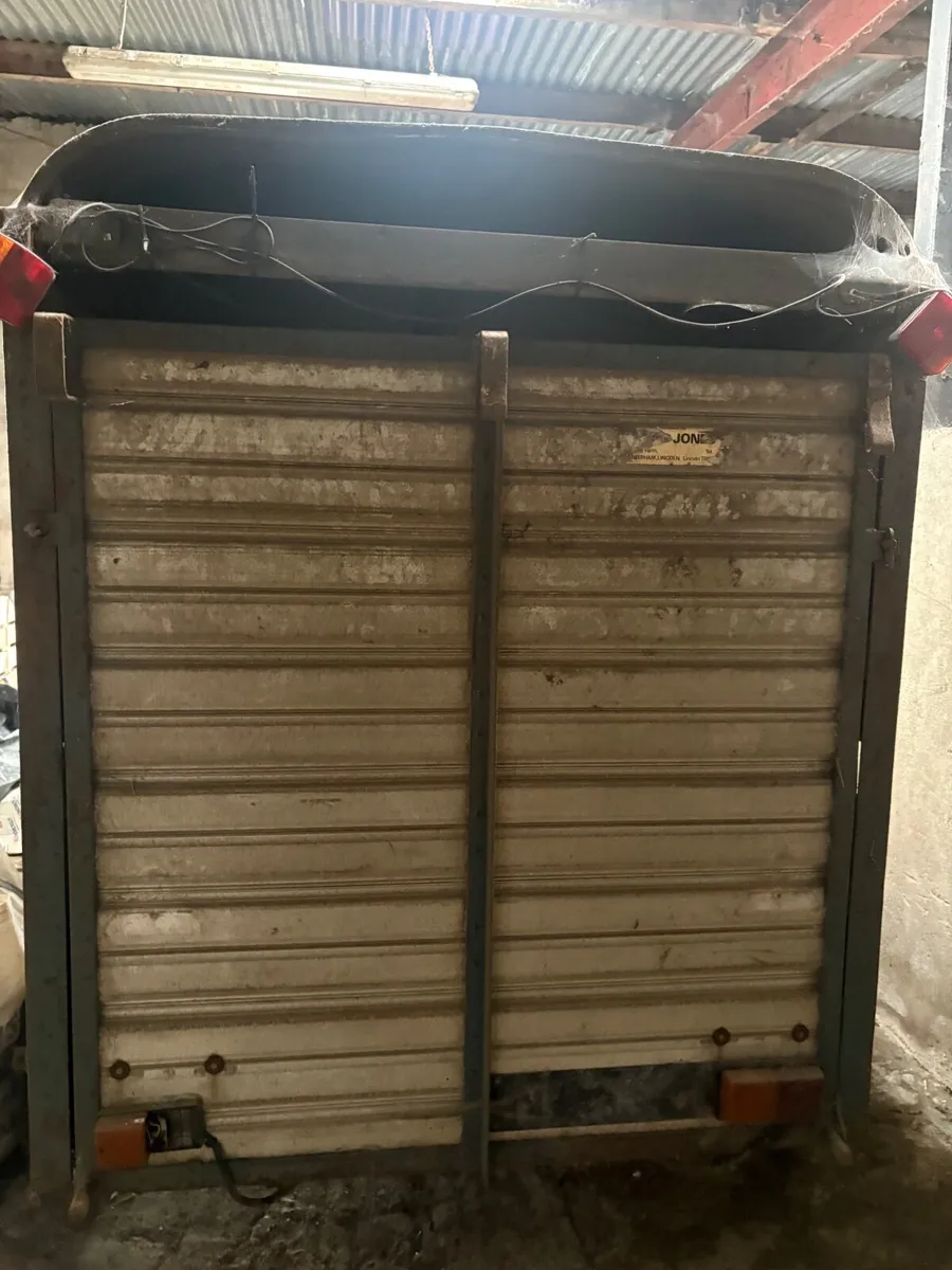 Jones twin axel cattle trailer - Image 3