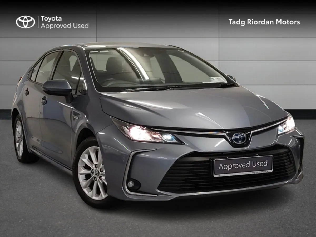 Toyota Corolla HYBRID LUNA SAL - Image 1