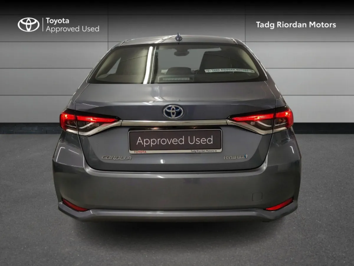 Toyota Corolla HYBRID LUNA SAL - Image 4