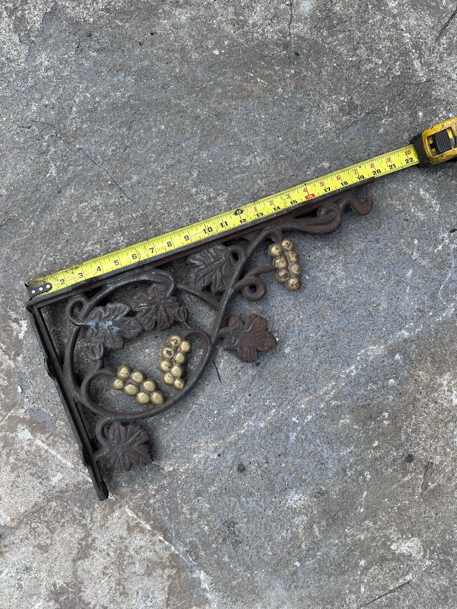 Flower wall holder cast. - Image 2
