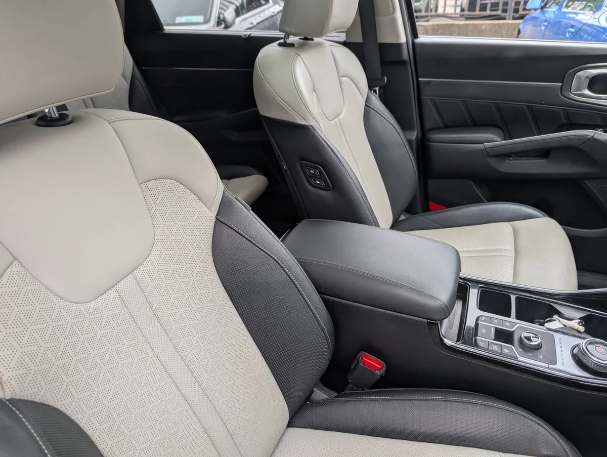 Kia Sorento K4 PHEV 2022 - Image 2