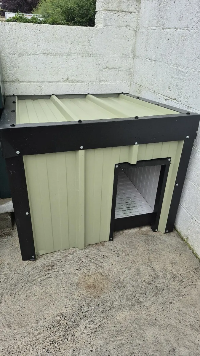 Insuated Dog box and side panels - Image 1