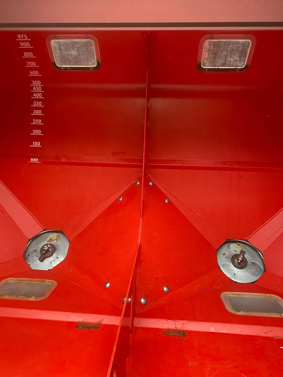 1.5 tonne Vicon Fertilizer spreader - Image 2