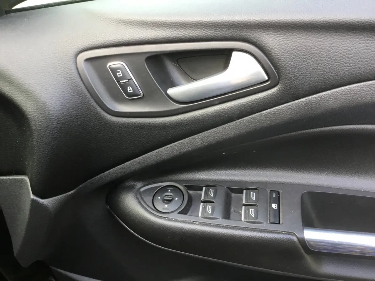 Ford Kuga 2015 - Image 2