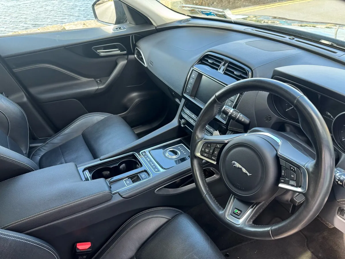 Jaguar F-Pace 2.0 D AWF R-Sport - Image 3