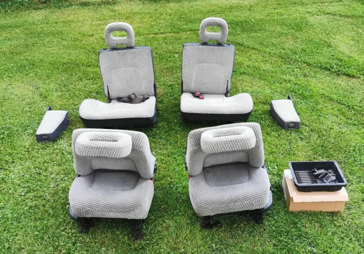 Mitsubishi Pajero MK2 Interior (Cloth) - Image 3