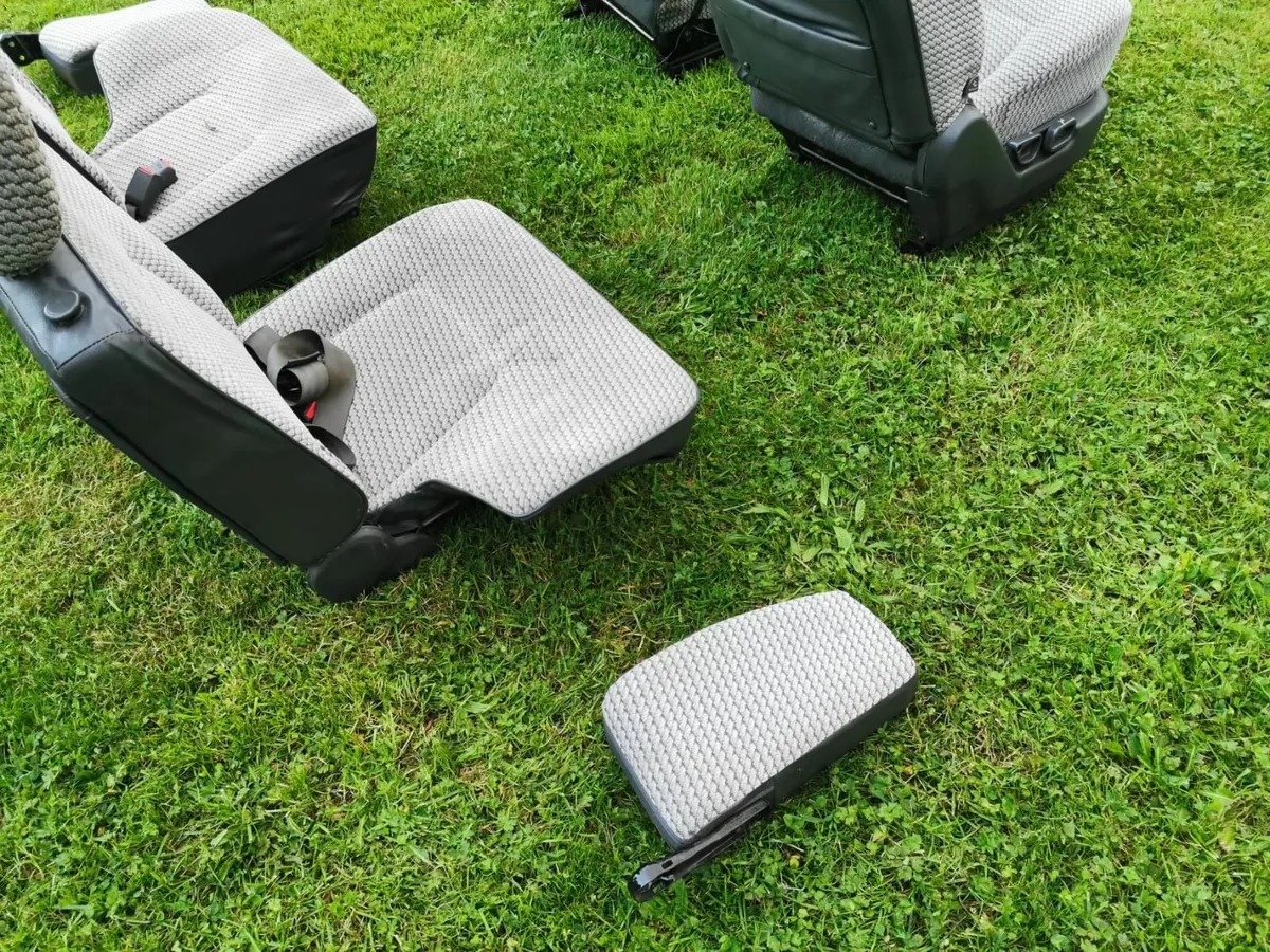 Mitsubishi Pajero MK2 Interior (Cloth) - Image 4