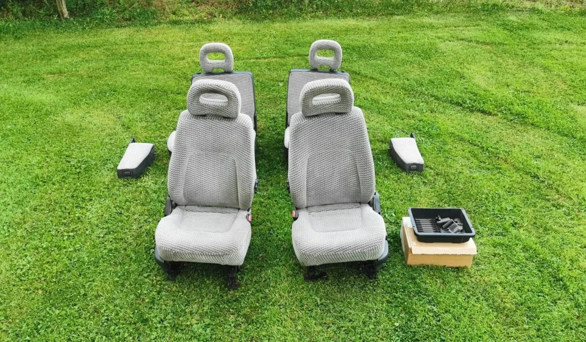 Mitsubishi Pajero MK2 Interior (Cloth) - Image 1