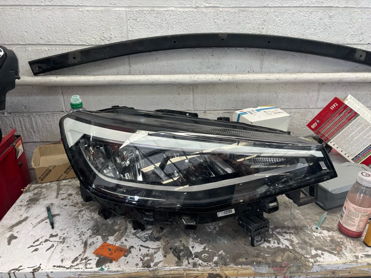 2024 Vw id4 head lamps right and left hand set - Image 3