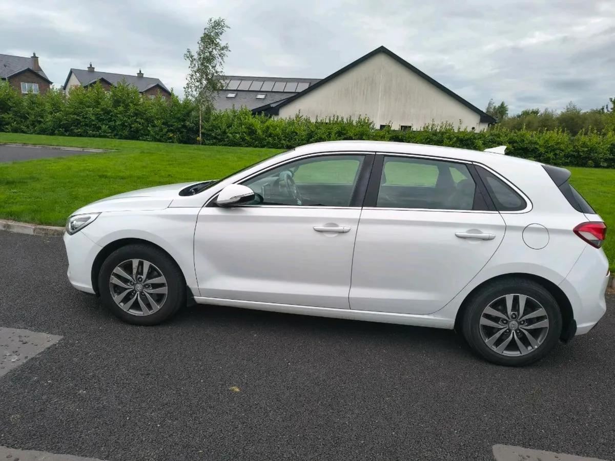 2017 Hyundai i30 1.6 Diesel Launch Edition - Image 3