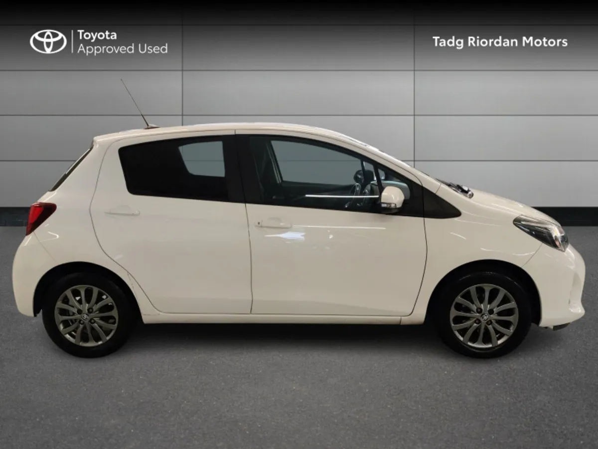 Toyota Yaris 1.33 VVT-I ICON 5DR - Image 3