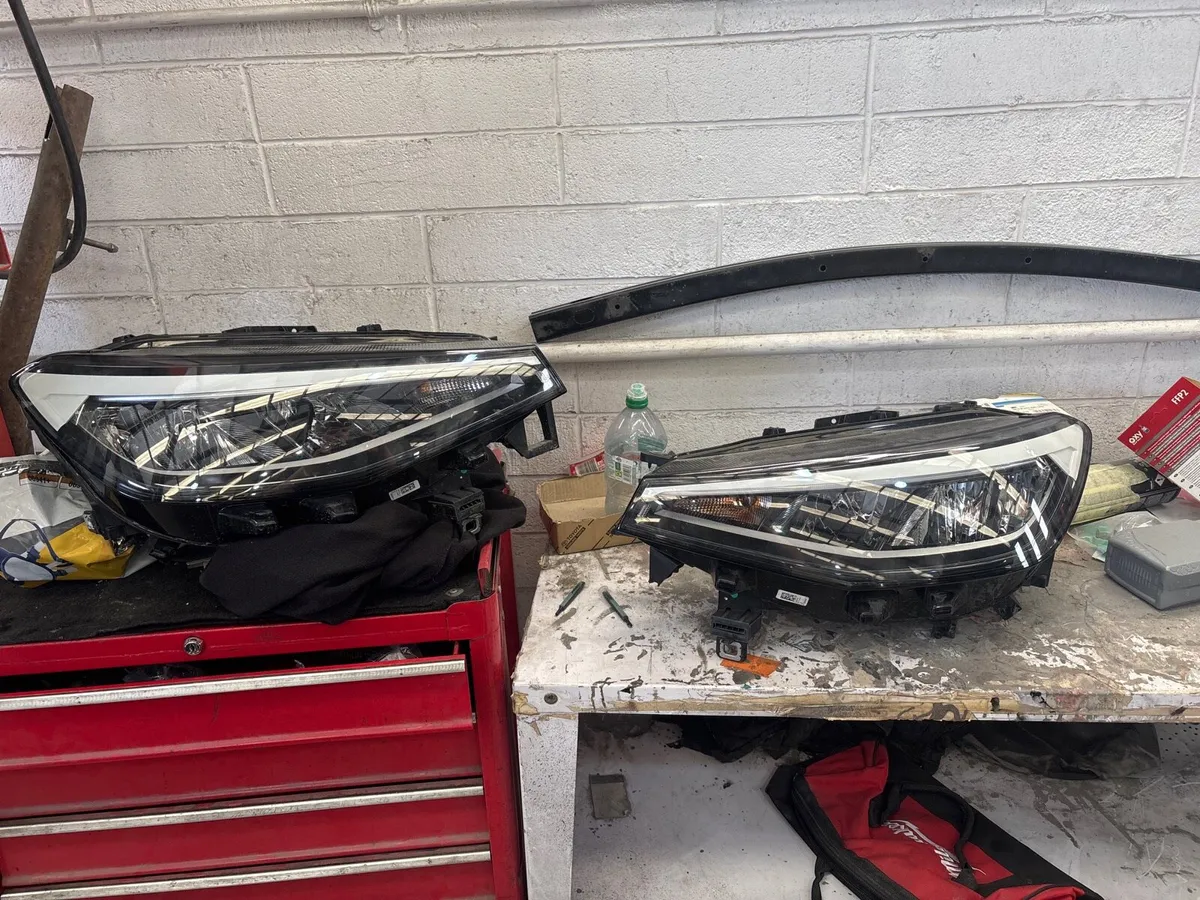 2024 Vw id4 head lamps right and left hand set - Image 1