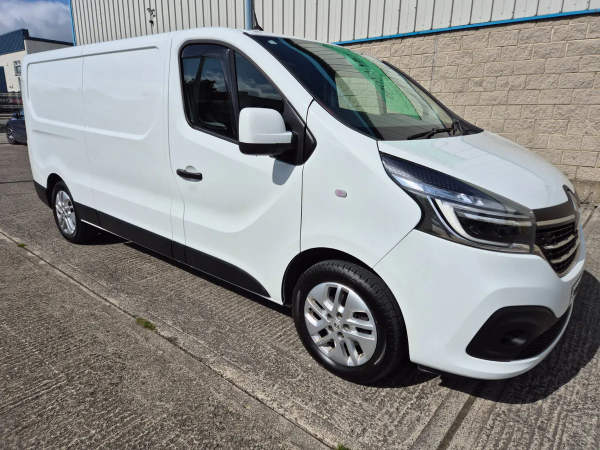 2020 Renault Trafic Sport - Image 1