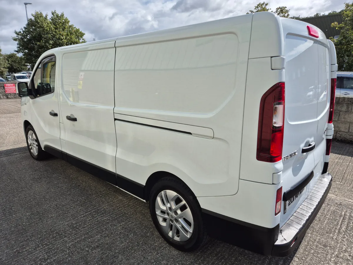 2020 Renault Trafic Sport - Image 2